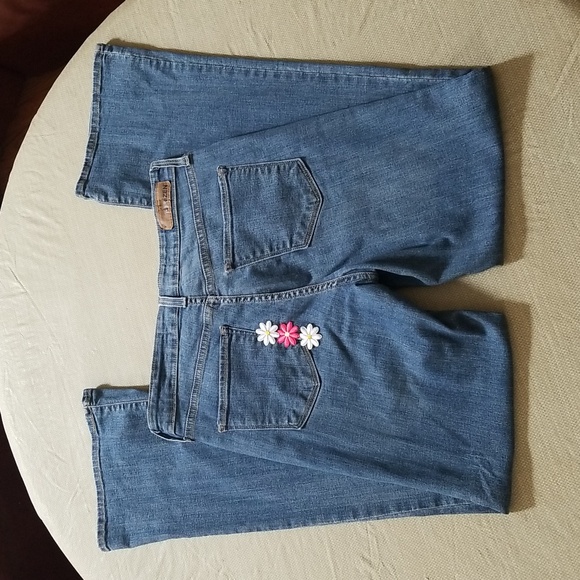 🥳Host Pick🥳💙Levi's Denizen Boot Cut Blue Jeans💙 - Picture 2 of 7